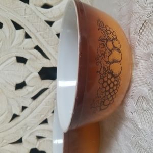 Pyrex Vintage 1970's Old Orchard Mixing bowls Set of 2